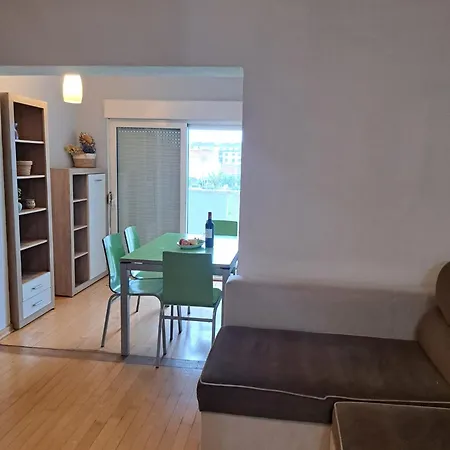 Break Apartment
